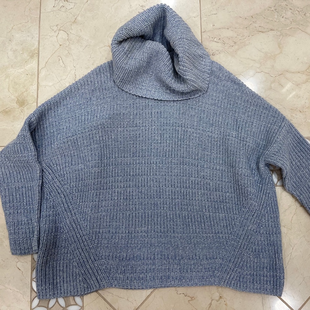 Lou and Grey Turtleneck sz. S